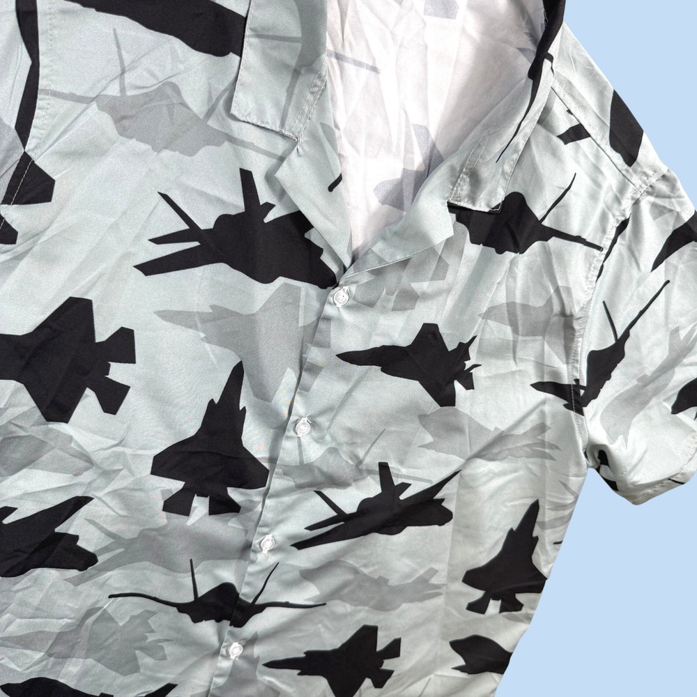 GarmentOne Button Down Men L Gray Fighter Jet Camo Short Sleeve Camp Shirt